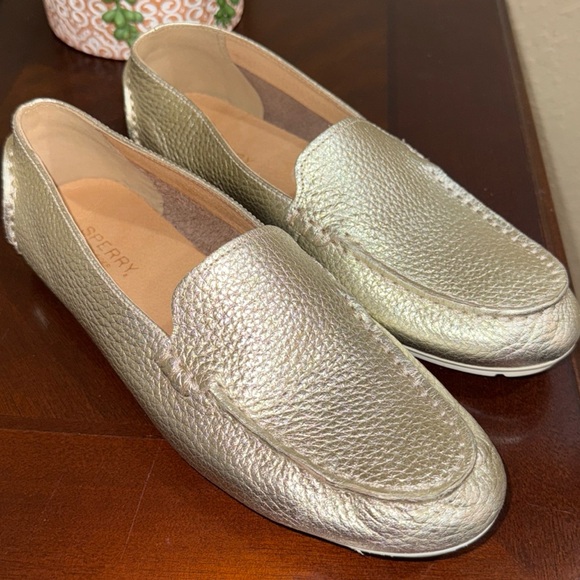 SPERRY BAY VIEW SLIP ON LEATHER LOAFER IN GOLD METALLIC WOMENS SIZE 7M - Picture 2 of 10